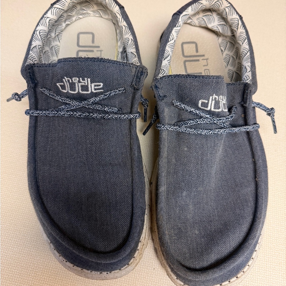 Hey Dudes youth size 7 - gray